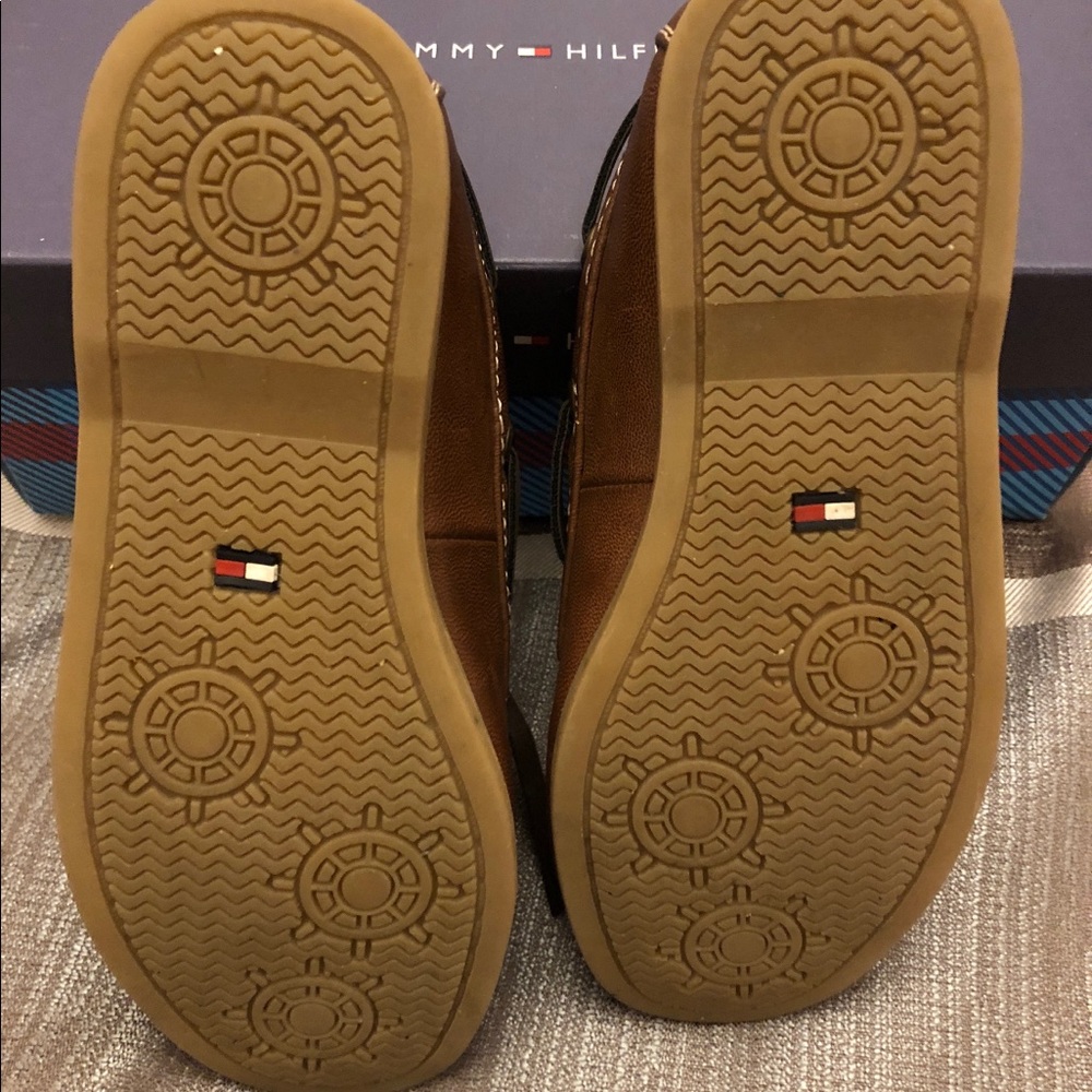 Tommy Hilfiger EUC boys sz 12 boat shoes - Picture 3 of 3